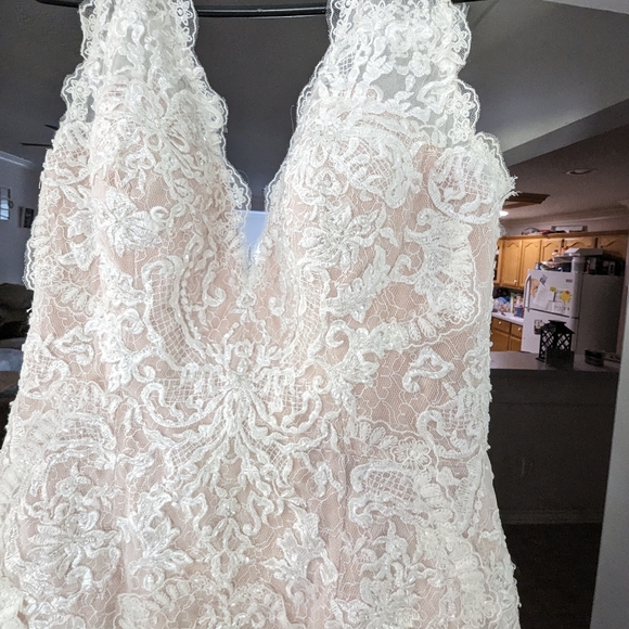 Gorgeous mauve/white Wedding Dress, size 10, intricate lace and beading - Picture 6 of 14